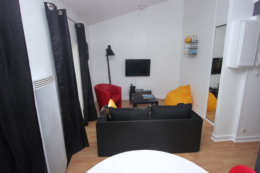 Location saisonnire compare  bail meubl